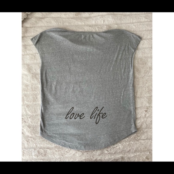 HBC workout top with heart graphic. Size XS - Picture 2 of 5